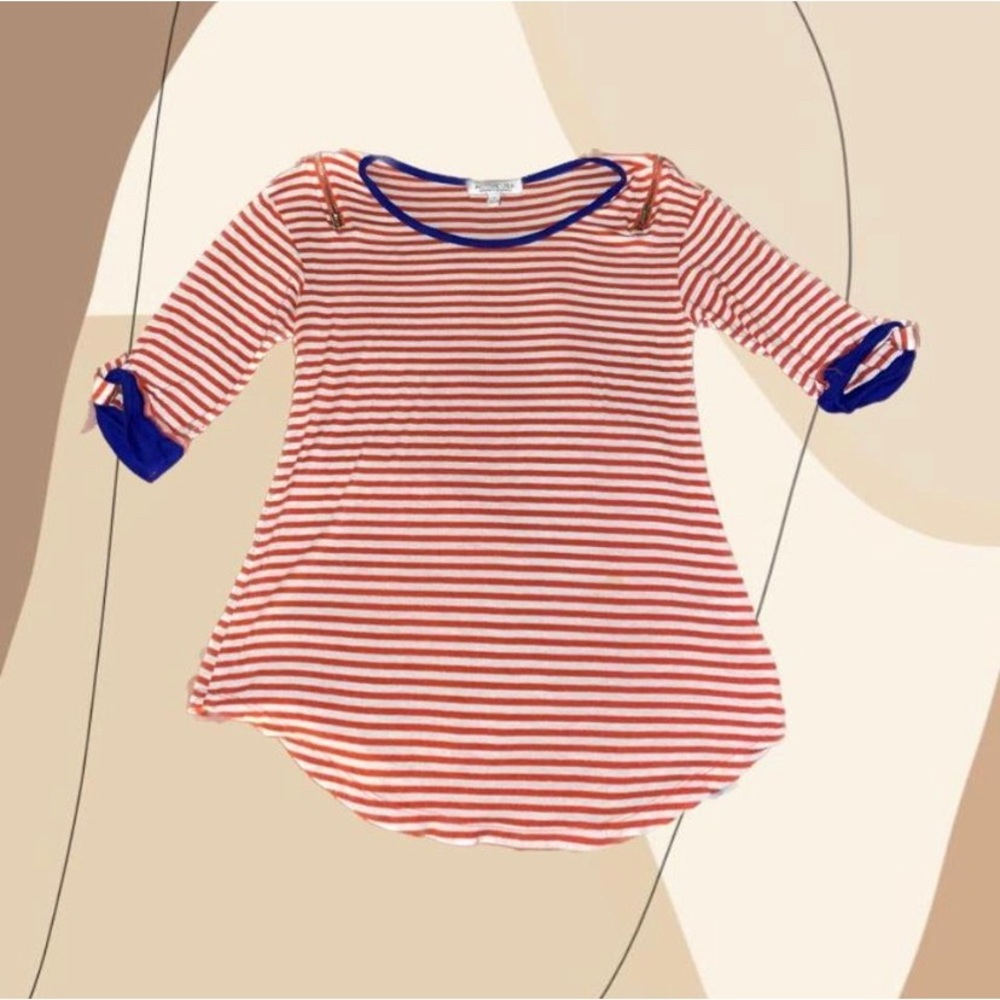 Mid-Sleeve with Zipper on Shoulders Blue and Red Striped Shirt